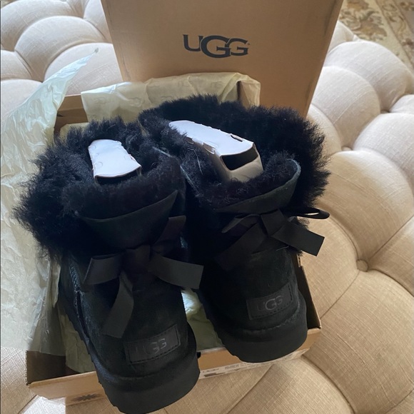 📌📌📌SOLD 📌📌📌 Ugg Mini Bailey Bow II - Picture 6 of 10
